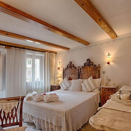 Le Coeur Du Pont Hotel Donnaz Bagian luar foto