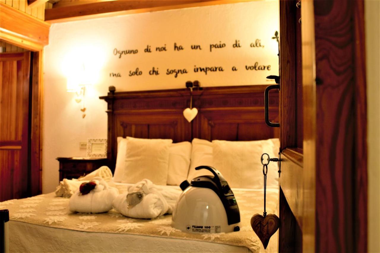 Le Coeur Du Pont Hotel Donnaz Bagian luar foto
