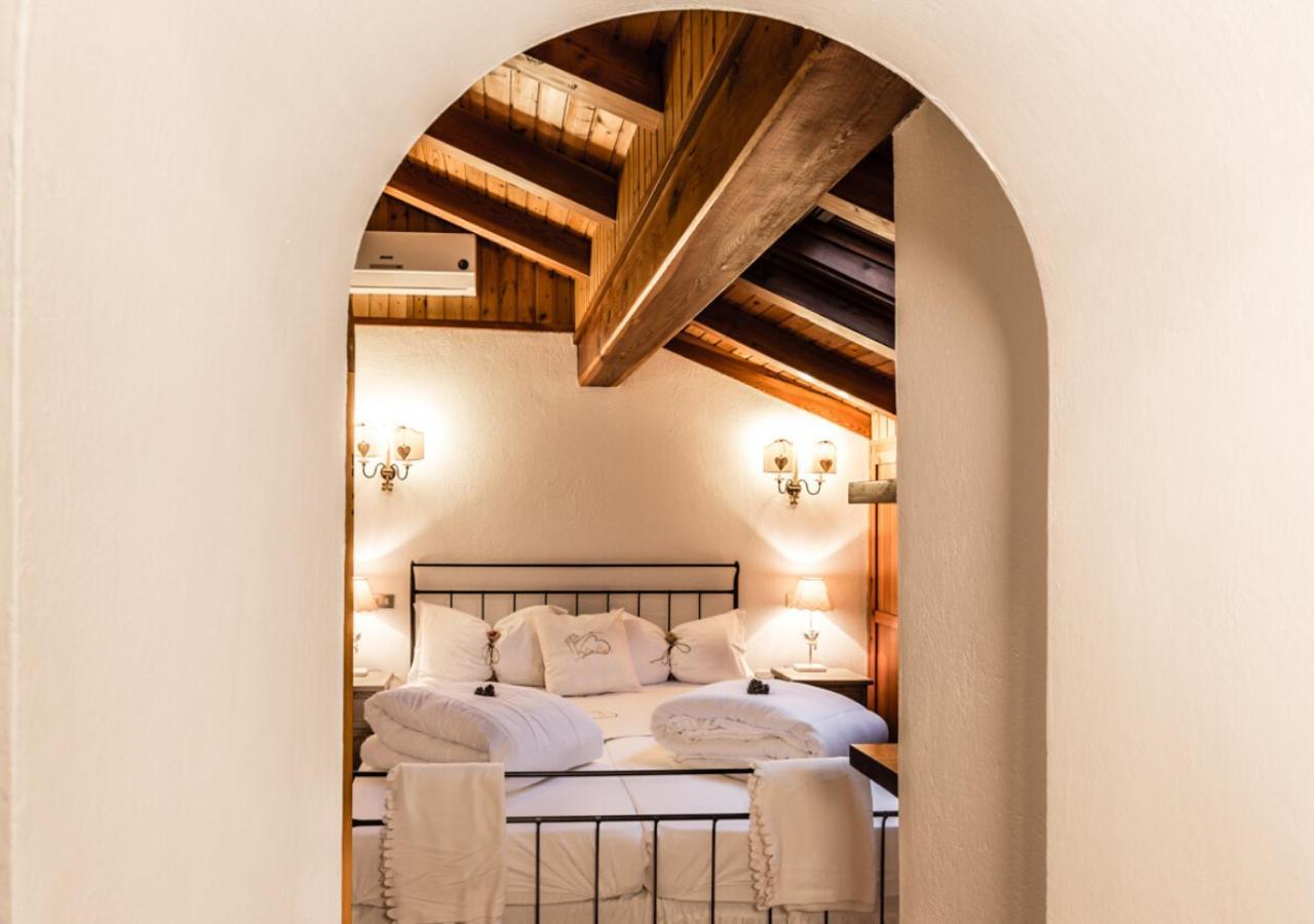 Le Coeur Du Pont Hotel Donnaz Bagian luar foto