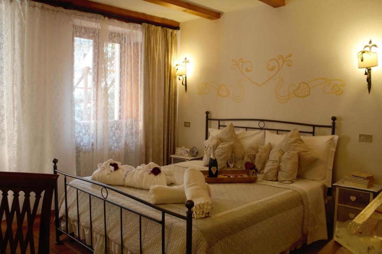 Le Coeur Du Pont Hotel Donnaz Bagian luar foto