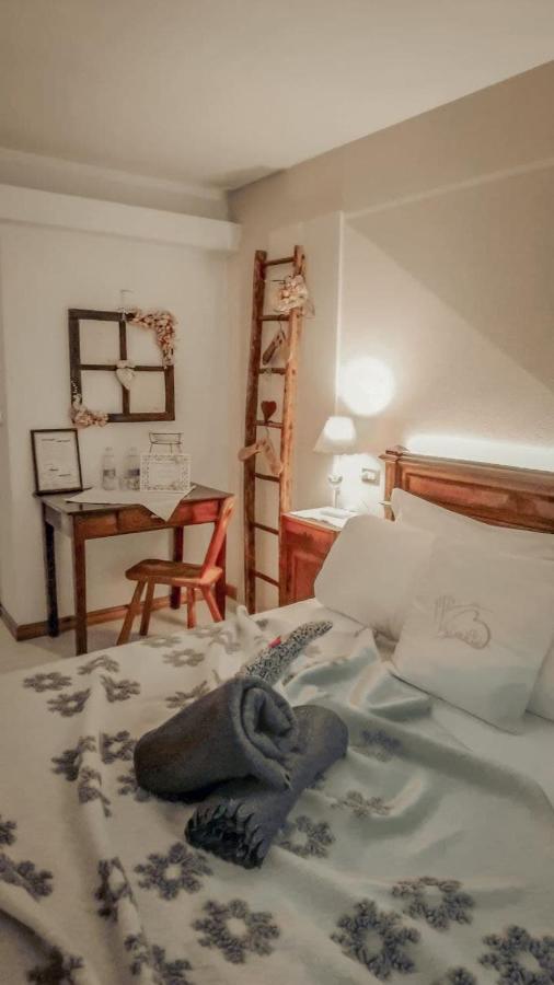 Le Coeur Du Pont Hotel Donnaz Bagian luar foto