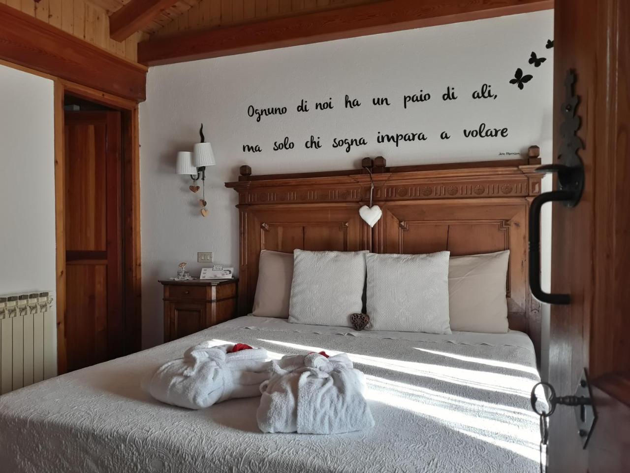Le Coeur Du Pont Hotel Donnaz Bagian luar foto