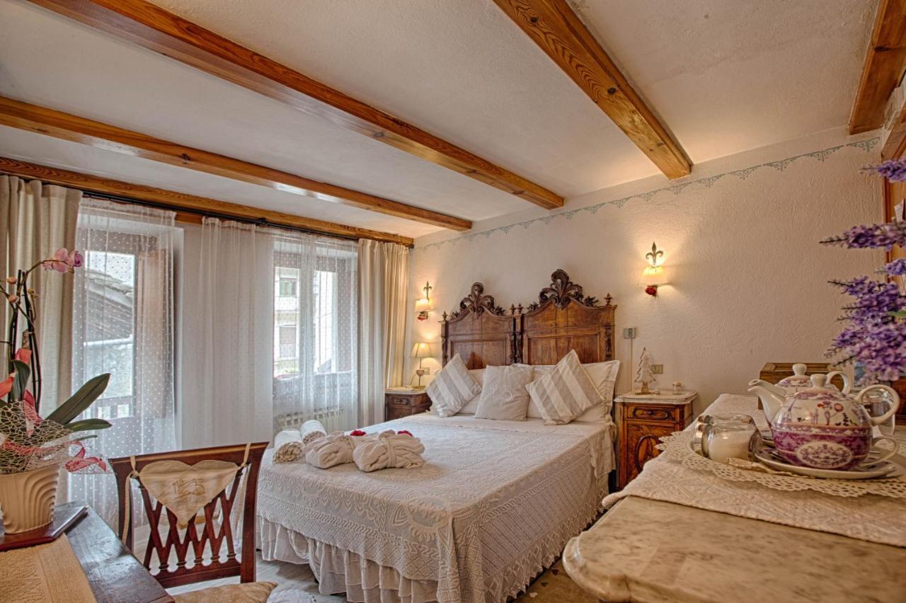 Le Coeur Du Pont Hotel Donnaz Bagian luar foto